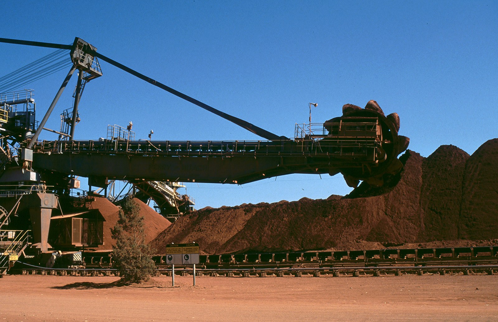 High-grade pisolitic bauxite ore